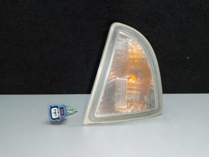 Указатель поворота передний левый TOYOTA PRIUS C/AQUA 11-14 2013 NHP10L 1NZ-FXE 1.5L 81521-52040 Б/У