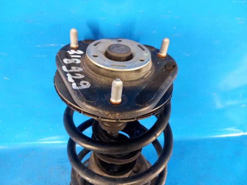 Амортизатор передний левый PRIUS - 30 09-17 2012 ZVW30 1.8 2ZRFXE