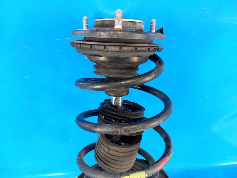 Амортизатор передний левый TOYOTA PRIUS - 30 09-17 ZVW30 1.8 2ZRFXE