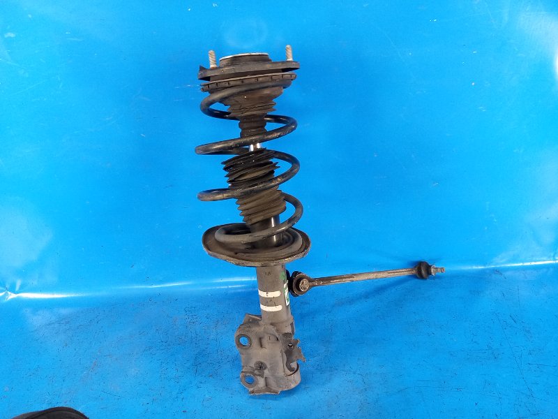 Амортизатор передний левый PRIUS - 30 09-17 2012 ZVW30 1.8 2ZRFXE