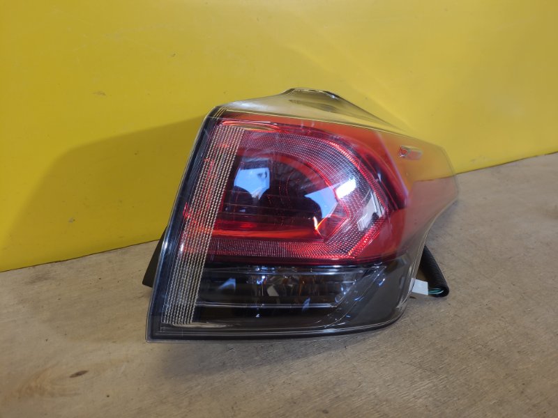Фонарь наружный правый TOYOTA RAV4 13-19 Фонарь наружный правый TOYOTA RAV4 13-19
