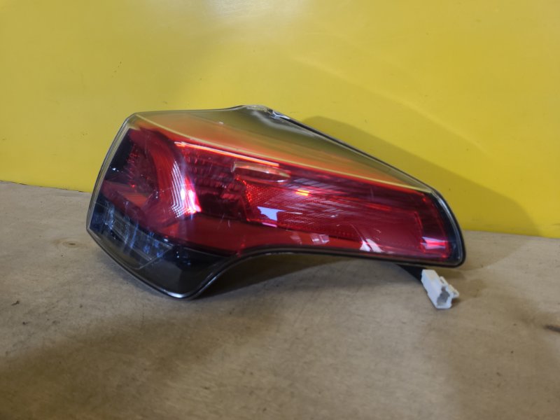 Фонарь наружный правый RAV4 13-19 Фонарь наружный правый RAV4 13-19