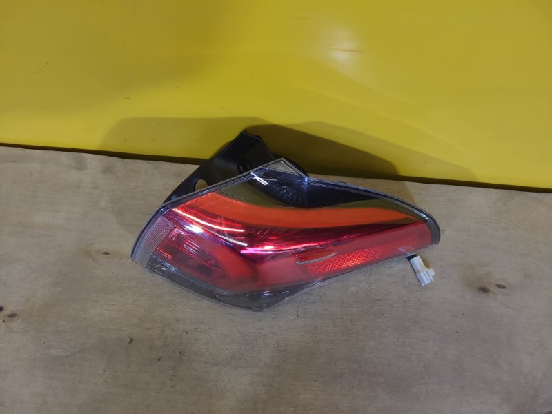 Фонарь наружный правый RAV4 13-19 Фонарь наружный правый RAV4 13-19