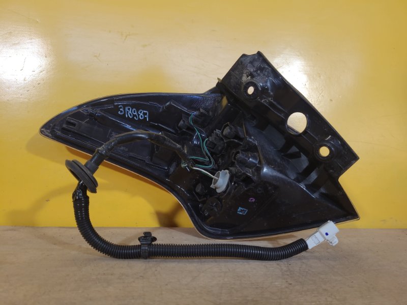 Фонарь наружный правый RAV4 13-19 Фонарь наружный правый RAV4 13-19