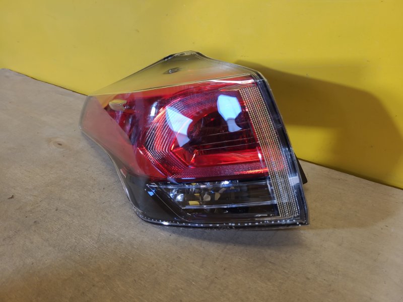 Фонарь наружный левый TOYOTA RAV4 13-19 Фонарь наружный левый TOYOTA RAV4 13-19