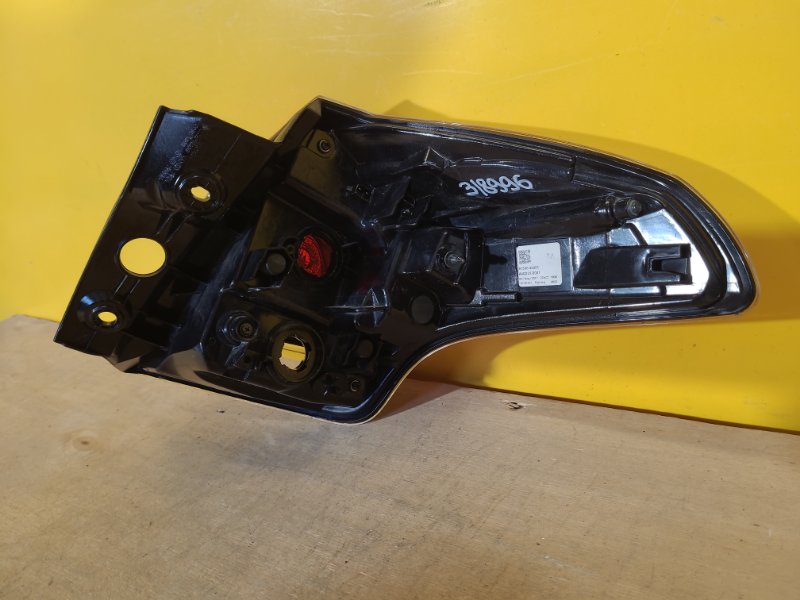 Фонарь наружный левый RAV4 13-19 Фонарь наружный левый RAV4 13-19