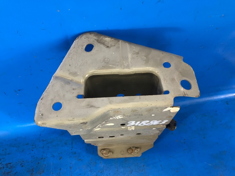 Кронштейн усилителя переднего бампера правый SENTRA B17 12-21 2015 B17 1.8 MRA8DE