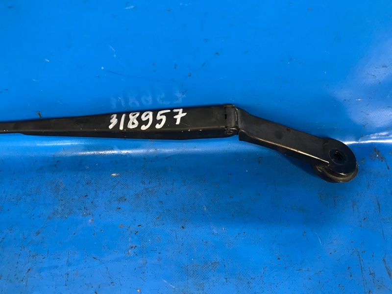 Поводок стеклоочистителя передний левый FOCUS 10-18 2017 2.0