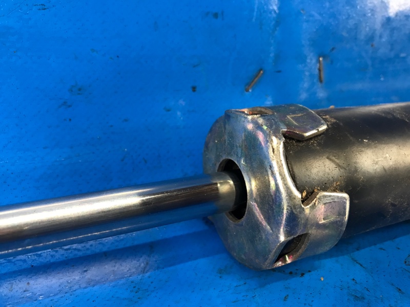 Амортизатор задний TOYOTA PRIUS - 30 09-17 ZVW30 1.8 2ZRFXE