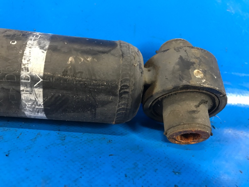 Амортизатор задний PRIUS - 30 09-17 2012 ZVW30 1.8 2ZRFXE