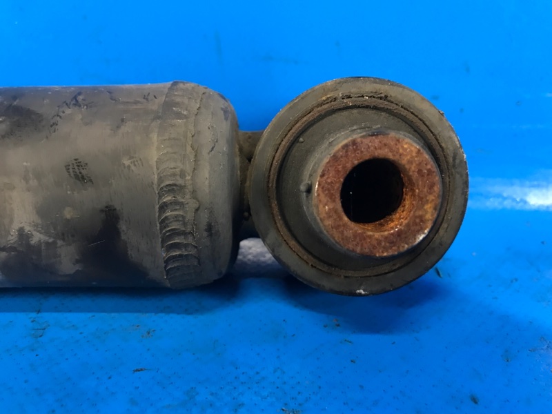 Амортизатор задний PRIUS - 30 09-17 2012 ZVW30 1.8 2ZRFXE