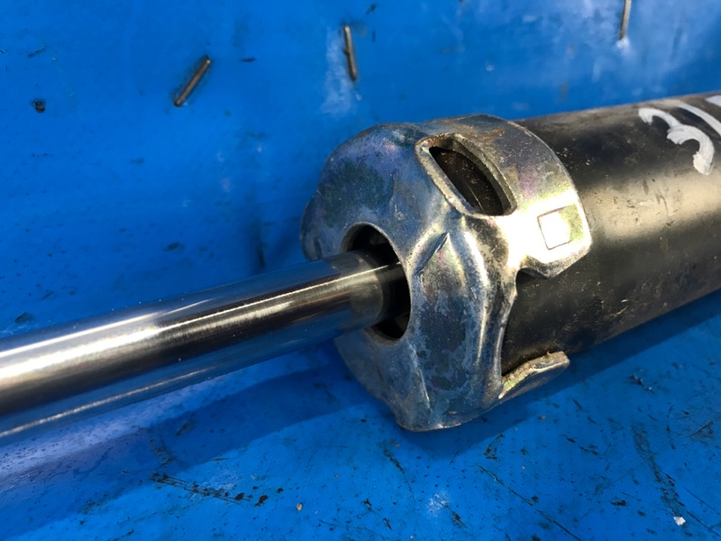 Амортизатор задний TOYOTA PRIUS - 30 09-17 ZVW30 1.8 2ZRFXE Амортизатор задний TOYOTA PRIUS - 30 09-17 ZVW30 1.8 2ZRFXE