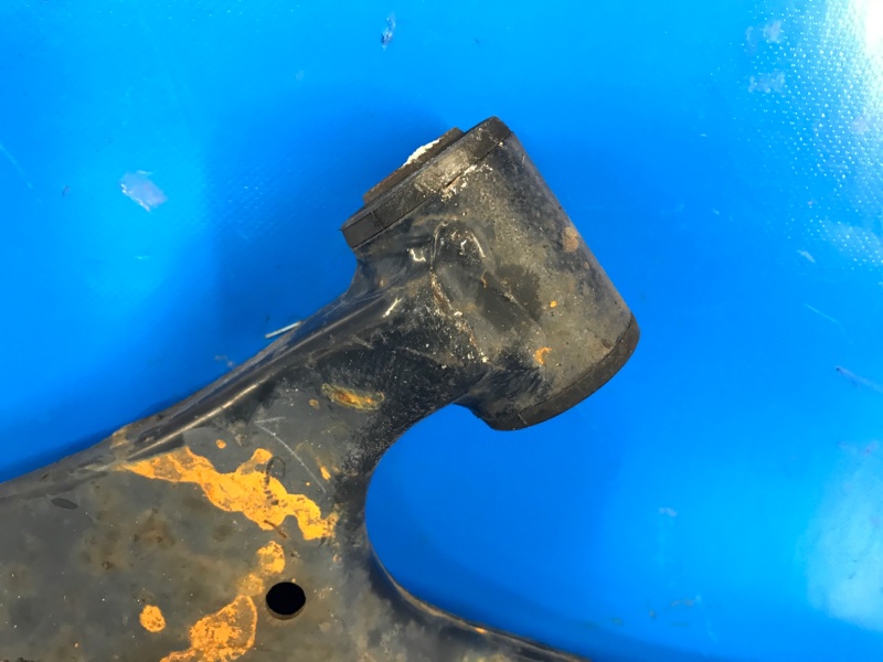 Рычаг передней подвески нижний левый PRIUS - 30 09-17 2012 ZVW30 1.8 2ZRFXE