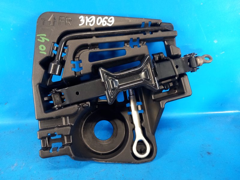 Ящик инструментальный TOYOTA PRIUS - 30 09-17 2010 ZVW30 6477747030 Б/У