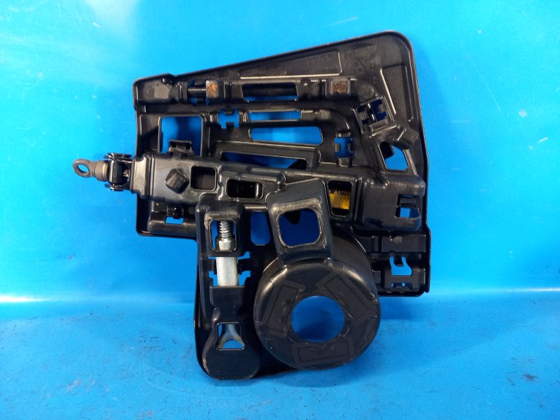 Ящик инструментальный PRIUS - 30 09-17 2010 ZVW30