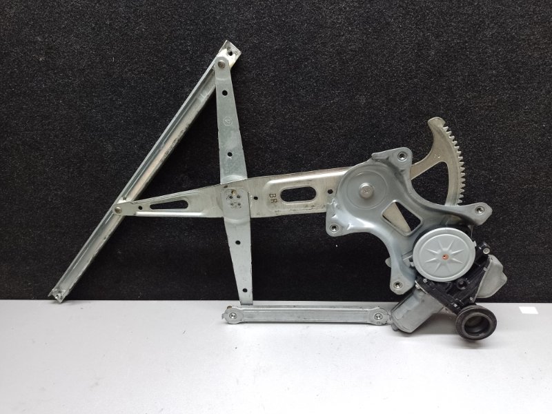 Стеклоподъемник задний правый TOYOTA PRIUS - 30 09-17 2013 1.8 2ZRFXE 69801-52070 Б/У