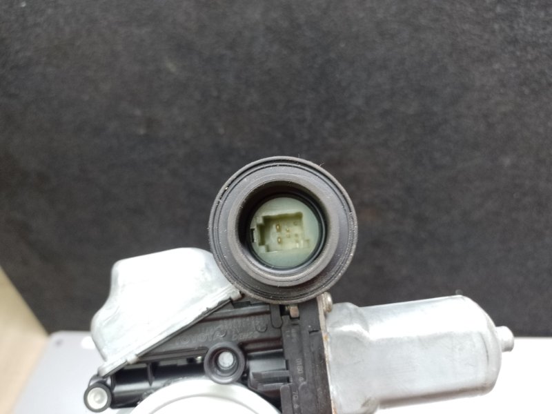 Стеклоподъемник задний правый PRIUS - 30 09-17 2013 1.8 2ZRFXE