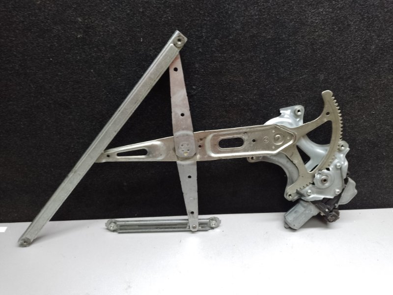 Стеклоподъемник задний левый PRIUS - 30 09-17 2013 1.8 2ZRFXE Стеклоподъемник задний левый PRIUS - 30 09-17 2013 1.8 2ZRFXE