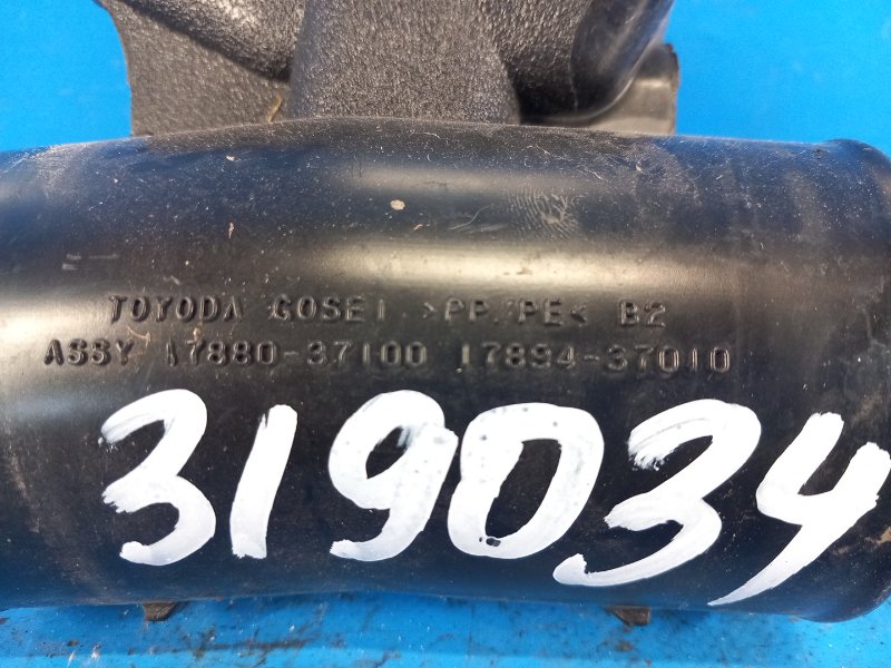 Резонатор воздушного фильтра PRIUS - 30 09-17 2010 ZVW30 Резонатор воздушного фильтра PRIUS - 30 09-17 2010 ZVW30