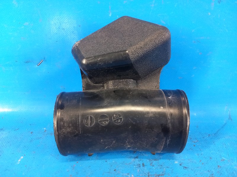 Резонатор воздушного фильтра TOYOTA PRIUS - 30 09-17 ZVW30 Резонатор воздушного фильтра TOYOTA PRIUS - 30 09-17 ZVW30