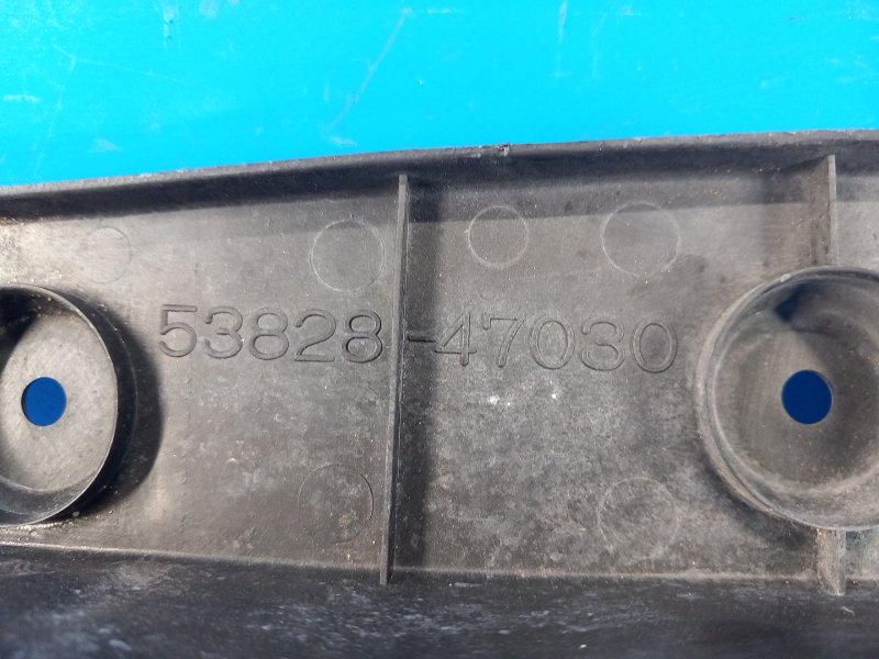 Пыльник крыла левый TOYOTA PRIUS - 30 09-17 ZVW30