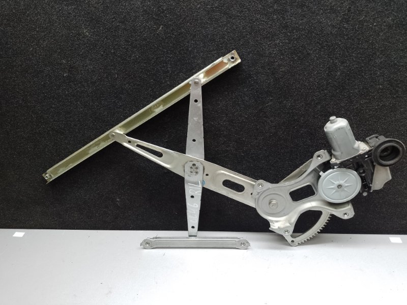 Стеклоподъемник передний левый TOYOTA PRIUS - 30 09-17 69802-52070 Б/У