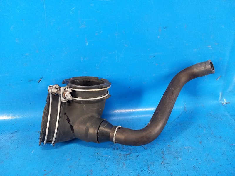 Патрубок воздушного фильтра TOYOTA PRIUS - 30 09-17 ZVW30