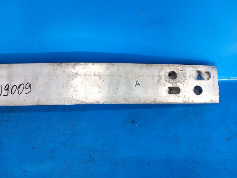 Усилитель переднего бампера TOYOTA PRIUS - 30 09-17 ZVW30