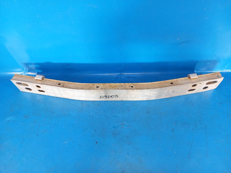 Усилитель переднего бампера PRIUS - 30 09-17 2010 ZVW30