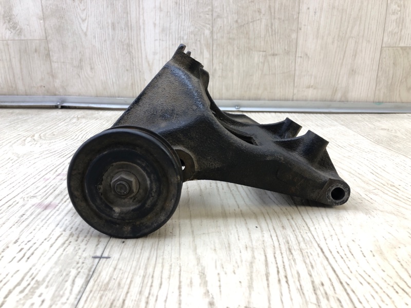 Кронштейн компрессора кондиционера LAND CRUISER 90 96-03 3.4 5VZ-FE Кронштейн компрессора кондиционера LAND CRUISER 90 96-03 3.4 5VZ-FE