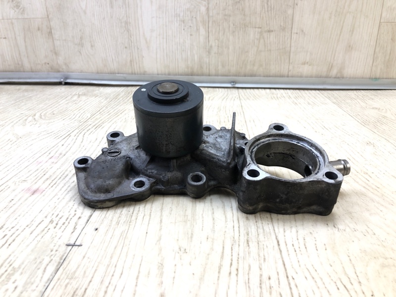 Помпа TOYOTA LAND CRUISER 90 96-03 3.4 5VZ-FE 1610069395 Б/У