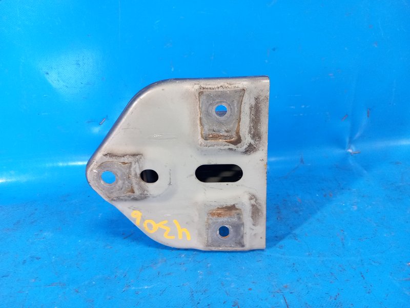 Кронштейн усилителя заднего бампера правый OUTLANDER GF 12- 2013 2.4