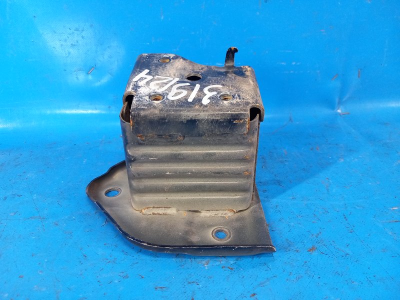 Кронштейн усилителя заднего бампера правый MITSUBISHI OUTLANDER GF 12- 2.4