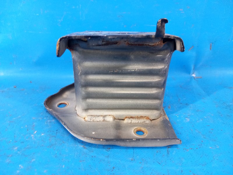 Кронштейн усилителя заднего бампера левый OUTLANDER GF 12- 2013 2.4