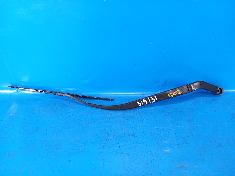 Поводок стеклоочистителя передний правый MITSUBISHI OUTLANDER GF 12- 2013 2.4 8250A587 Б/У