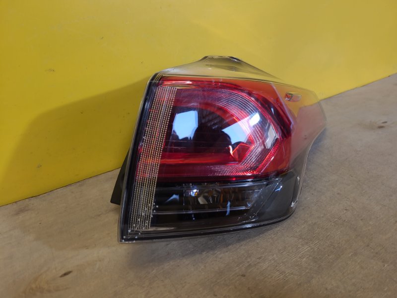 Фонарь наружный правый TOYOTA RAV4 13-19 Фонарь наружный правый TOYOTA RAV4 13-19