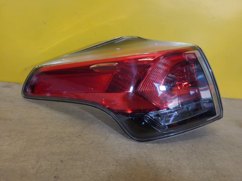 Запчасть фонарь наружный левый TOYOTA RAV4 13-19 8156042201 Б/У Фонарь наружный левый TOYOTA RAV4 13-19 8156042201 Б/У