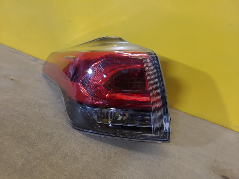 Фонарь наружный левый TOYOTA RAV4 13-19 Фонарь наружный левый TOYOTA RAV4 13-19