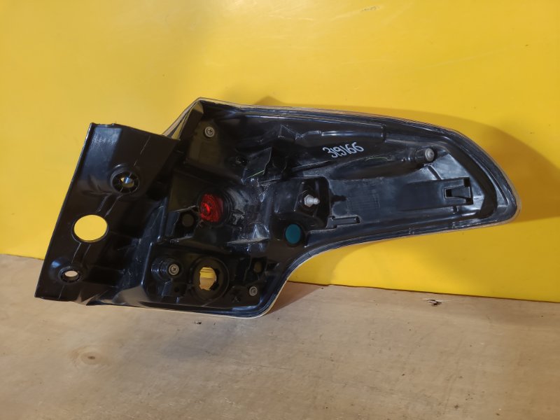 Фонарь наружный левый RAV4 13-19 Фонарь наружный левый RAV4 13-19