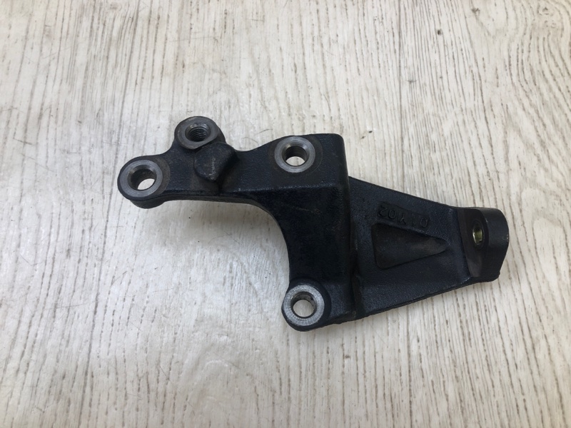 Кронштейн насоса ГУР LAND CRUISER 90 96-03 3.4 5VZ-FE Кронштейн насоса ГУР LAND CRUISER 90 96-03 3.4 5VZ-FE