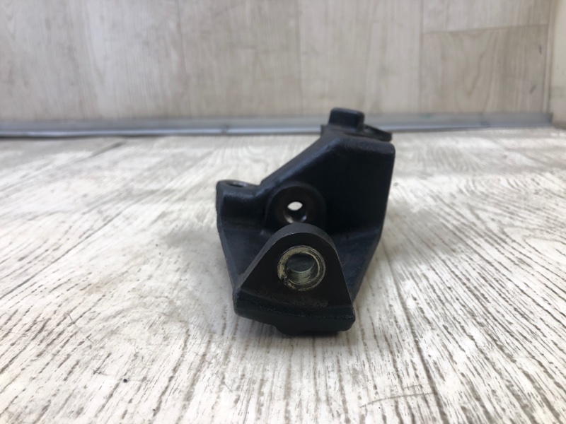 Кронштейн насоса ГУР LAND CRUISER 90 96-03 3.4 5VZ-FE Кронштейн насоса ГУР LAND CRUISER 90 96-03 3.4 5VZ-FE
