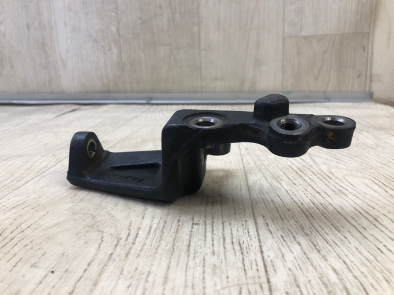 Кронштейн насоса ГУР LAND CRUISER 90 96-03 3.4 5VZ-FE Кронштейн насоса ГУР LAND CRUISER 90 96-03 3.4 5VZ-FE