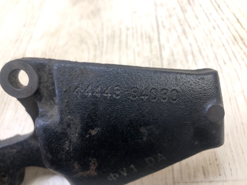 Кронштейн насоса ГУР LAND CRUISER 90 96-03 3.4 5VZ-FE Кронштейн насоса ГУР LAND CRUISER 90 96-03 3.4 5VZ-FE