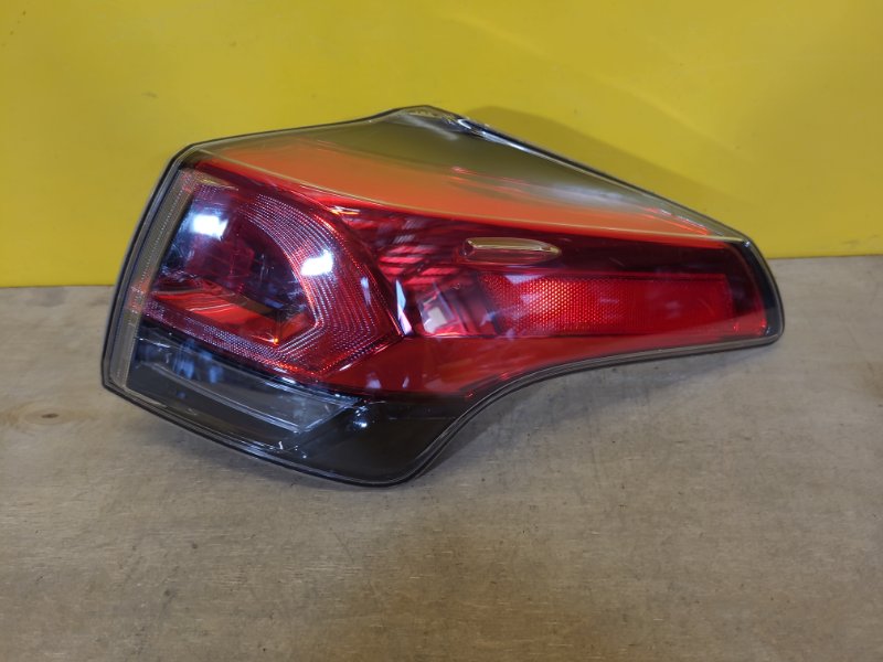 Запчасть фонарь наружный правый TOYOTA RAV4 13-19 8155042201 Б/У Фонарь наружный правый TOYOTA RAV4 13-19 8155042201 Б/У