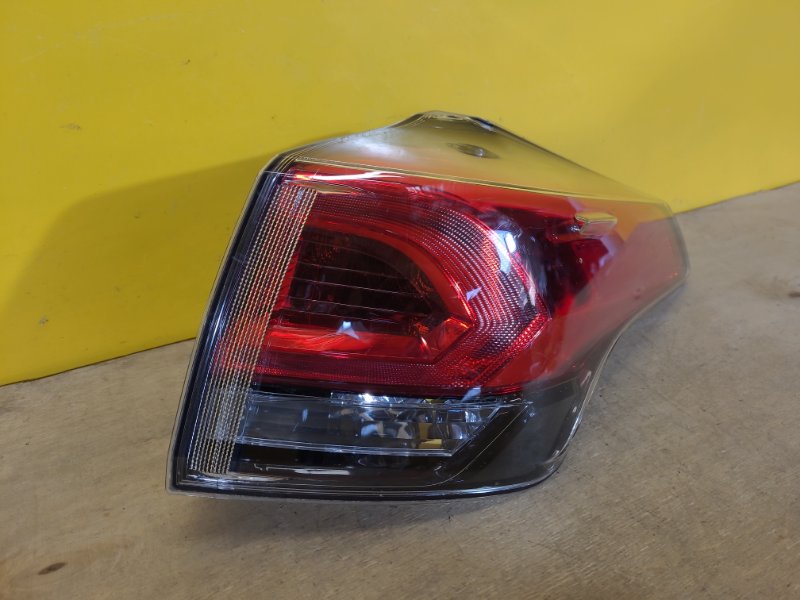 Фонарь наружный правый TOYOTA RAV4 13-19 Фонарь наружный правый TOYOTA RAV4 13-19