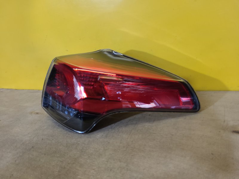 Фонарь наружный правый RAV4 13-19 Фонарь наружный правый RAV4 13-19