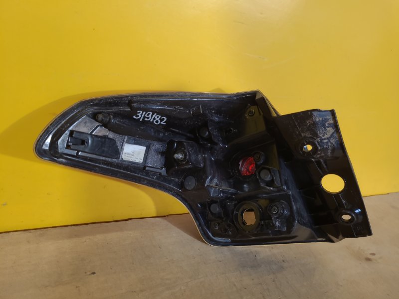 Фонарь наружный правый RAV4 13-19 Фонарь наружный правый RAV4 13-19