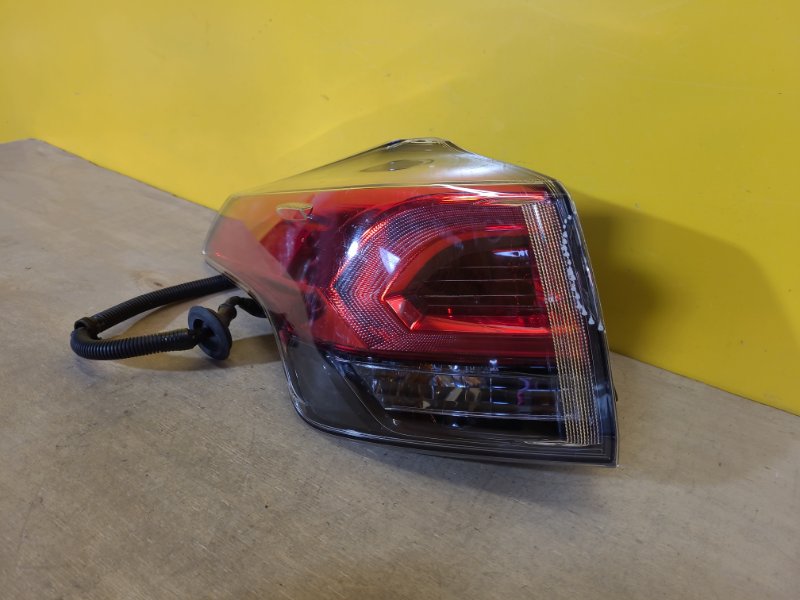 Фонарь наружный левый TOYOTA RAV4 13-19 Фонарь наружный левый TOYOTA RAV4 13-19