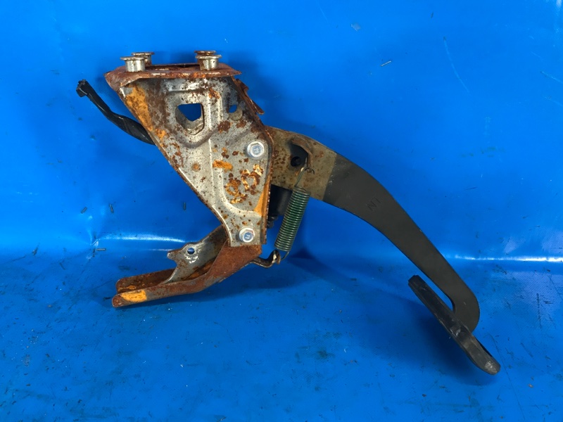 Педаль тормоза TUNDRA 07-13 2008 4.0 1GRFE