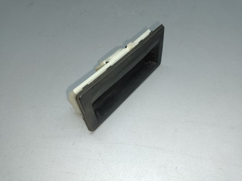 Кнопка открывания багажника наружная AUDI Q5 08-16 8R CPMB 2.0 TFSI Кнопка открывания багажника наружная AUDI Q5 08-16 8R CPMB 2.0 TFSI